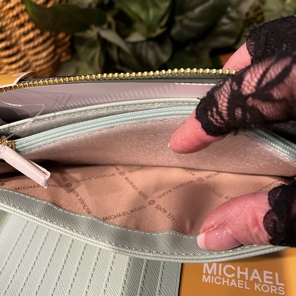 NWT Michael Kors Jade large embossed leather jet set travel wallet/wristlet - Picture 9 of 13